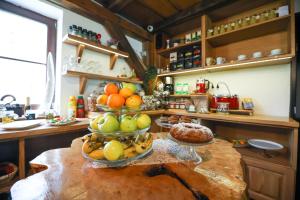 Jedlo v ubytovaní bed & breakfast alebo blízkom okolí