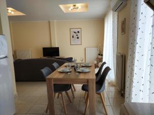 Η κουζίνα ή μικρή κουζίνα στο GnA Place - Stylish and Cozy Apartment in the Heart of the City By Villa Mana Gers