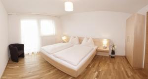 Una cama o camas en una habitación de Hotel Kleißl