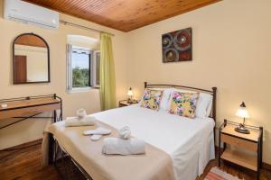 a bedroom with a bed and a dresser with towels at Lemon Tree House in Kouramádes