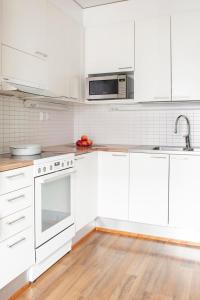 Kuchyň nebo kuchyňský kout v ubytování Furnished room for rent in Espoo Suurpelto.