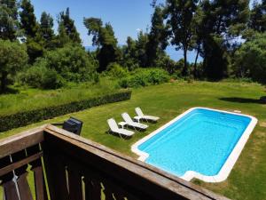 Bazén v ubytování Stone Made Private Pool Villas Kriopigi nebo v jeho okolí