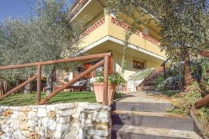The building in which the holiday home is located