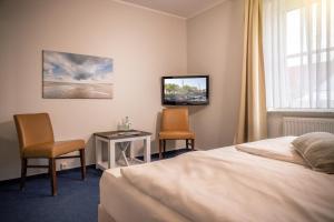 Postel nebo postele na pokoji v ubytování HOTEL DÜNENLÄUFER Carolinensiel