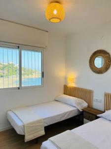Posteľ alebo postele v izbe v ubytovaní Apartamento Deluxe Torremar