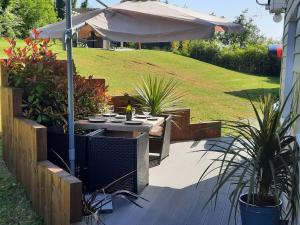 Gallery image of 3 Bed-Sleeps 6-Pets-River View-Hot Tub in Belturbet