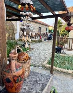 Κήπος έξω από το Castle Karpasia an Authentic Guest House