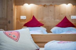 Postel nebo postele na pokoji v ubytování Landhaus Edelweiss