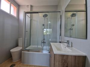 A bathroom at Bonito piso a de Candela en O Grove