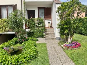 Vonkajšia záhrada v ubytovaní Rana B&B