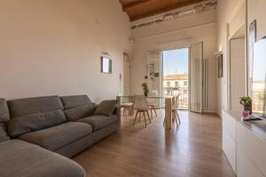 a living room with a couch and a table at SHANTI HOLIDAY HOUSE in Palermo