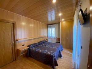 Postel nebo postele na pokoji v ubytování Hotel Sant Antoni