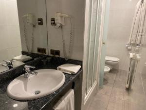 Koupelna v ubytování Hotel Sant Antoni