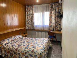 Postel nebo postele na pokoji v ubytování Hotel Sant Antoni