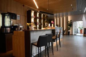 Reštaurácia alebo iné gastronomické zariadenie v ubytovaní Premier Hotel Miskolc