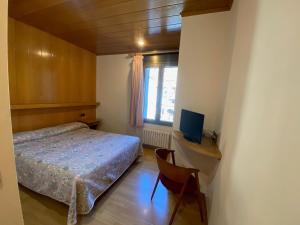 Postel nebo postele na pokoji v ubytování Hotel Sant Antoni