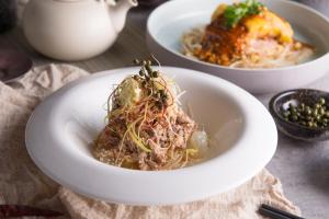 Makanan di atau berdekatan hotel
