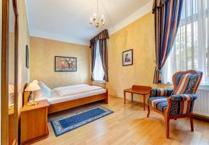 Ein Bett oder Betten in einem Zimmer der Unterkunft Villa Seeschloss