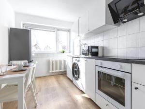 Ett kök eller pentry på # VAZ Apartments E03 TV, WLAN, Balkon, Küche, Parkplatz