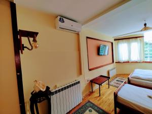 Postel nebo postele na pokoji v ubytování Hotel Kapistec Skopje