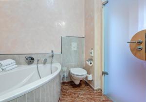 Ein Badezimmer in der Unterkunft Villa Seeschloss