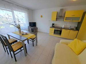 Φωτογραφία από το άλμπουμ του Apartments Fran I σε Baška +29 φωτογραφίες