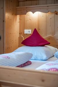 Postel nebo postele na pokoji v ubytování Landhaus Edelweiss