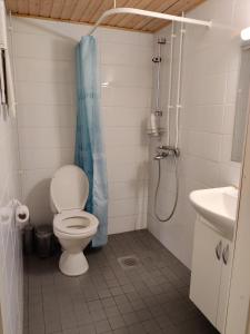 Marent Apartments tesisinde bir banyo