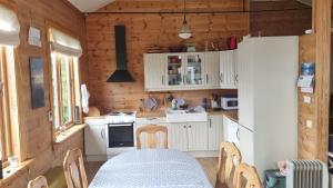 Kjøkken eller kjøkkenkrok på Spacious house by the Hardangerfjord