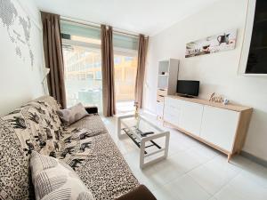 TV a/nebo společenská místnost v ubytování Pool Beach la Pineda
