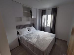 Postel nebo postele na pokoji v ubytování Primošten Pool Fantasy apartmant
