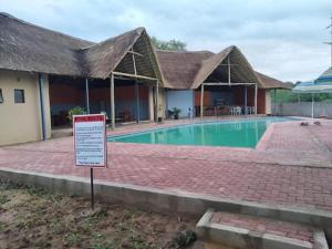 Bazén v ubytování Nkanga Hotel nebo v jeho okolí + 17 fotografií