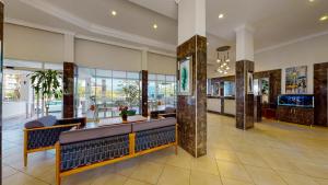 TV a/nebo společenská místnost v ubytování Moda Beach Hotel