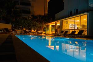 Bazén v ubytování Moda Beach Hotel nebo v jeho okolí
