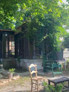 two chairs and a table in front of a building at Nice flat terrace big garden 10min beach'n'center in Argelès-sur-Mer