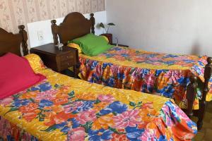 two beds sitting next to each other in a bedroom at Nice flat terrace big garden 10min beach'n'center in Argelès-sur-Mer