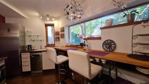 Fotografie z fotogalerie ubytování Design Ferienwohnung 2. Reihe Wörthsee mit Garten und großer Terrasse v destinaci Inning am Ammersee