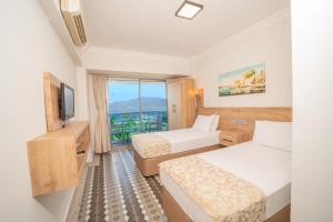 Postel nebo postele na pokoji v ubytování Moda Beach Hotel