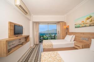 Postel nebo postele na pokoji v ubytování Moda Beach Hotel + 25 fotografií