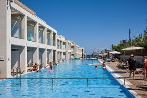 Bazén v ubytování ST CONSTANTIN SEA HOTEL & SPA RESORT nebo v jeho okolí