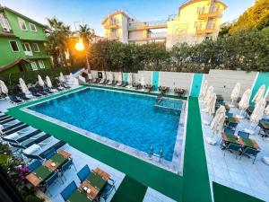 Bazén v ubytování Alessia Hotel nebo v jeho okolí