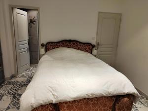 A bed or beds in a room at Appartement d'une chambre avec wifi a Beziers