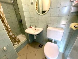Koupelna v ubytování Apartments in Jadranovo 41862