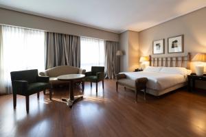 Postel nebo postele na pokoji v ubytování Barceló León Conde Luna