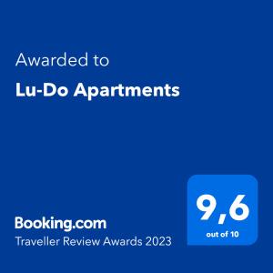 特羅吉爾的住宿－Lu-Do Apartments，蓝屏,上面有给lu do申请人的文本
