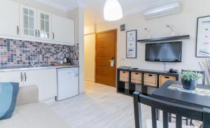Kuchyň nebo kuchyňský kout v ubytování LEVANT HOTEL&APARTS