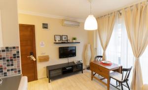 TV a/nebo společenská místnost v ubytování LEVANT HOTEL&APARTS