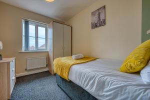 a small bedroom with a bed and a window at Coventry Team Accomodation with Private Parking & WIFI in Parkside
