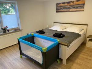 Postel nebo postele na pokoji v ubytování Schöne Wohnung mit Garten beim Outletcenter 5 km