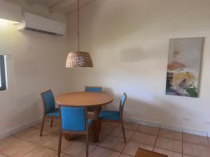 Зона вітальні в Aurora Luxury Suite con acceso a la playa